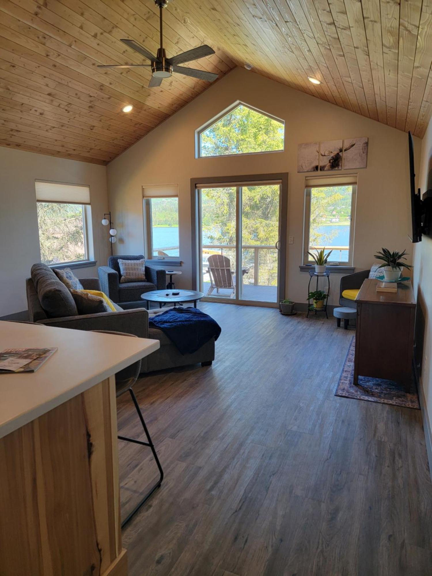Lakeshore Lodging Suites Хомер Экстерьер фото