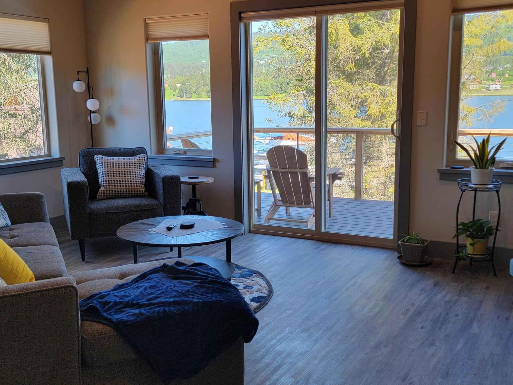 Lakeshore Lodging Suites Хомер Экстерьер фото
