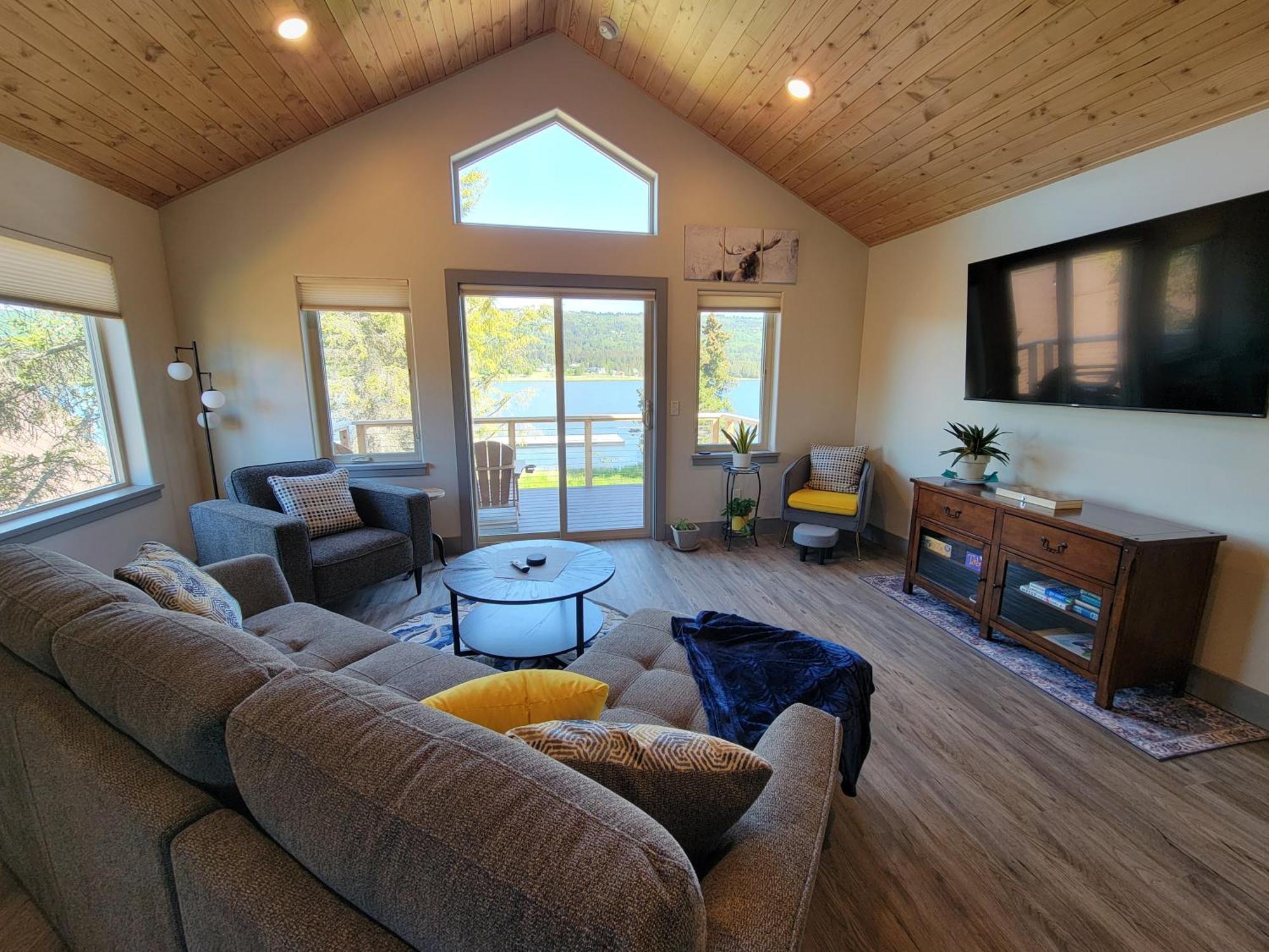 Lakeshore Lodging Suites Хомер Экстерьер фото