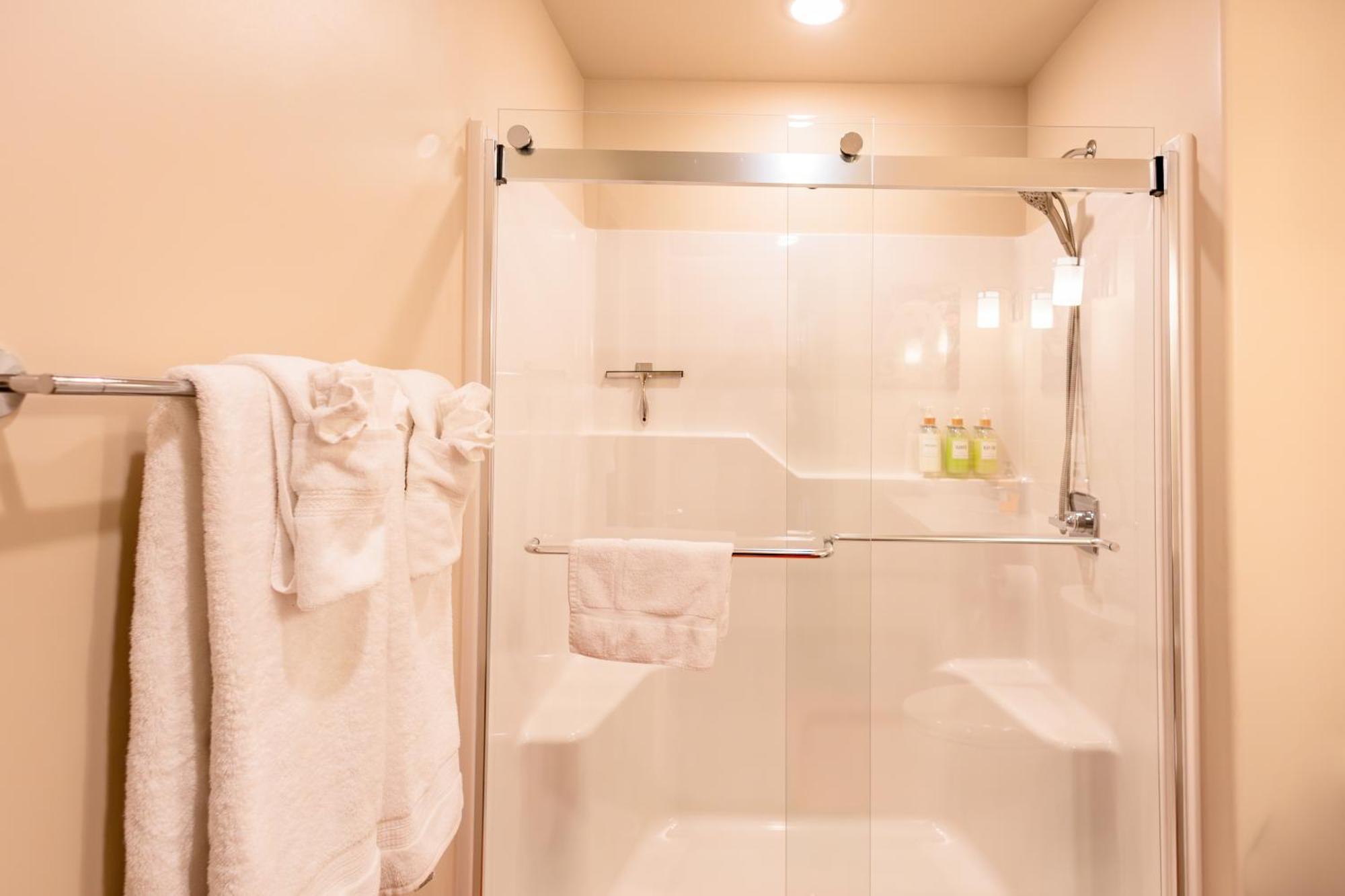 Lakeshore Lodging Suites Хомер Экстерьер фото