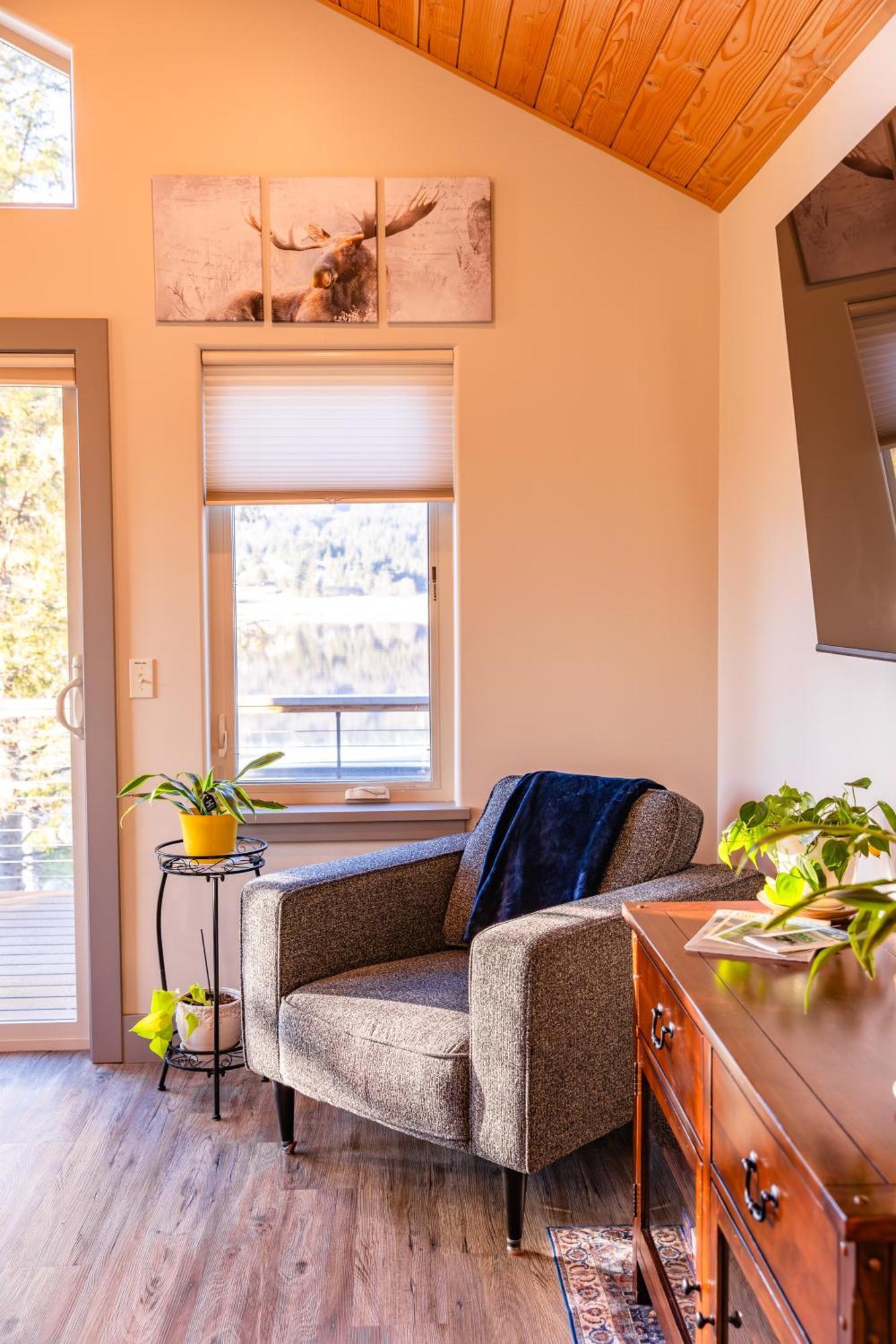 Lakeshore Lodging Suites Хомер Экстерьер фото