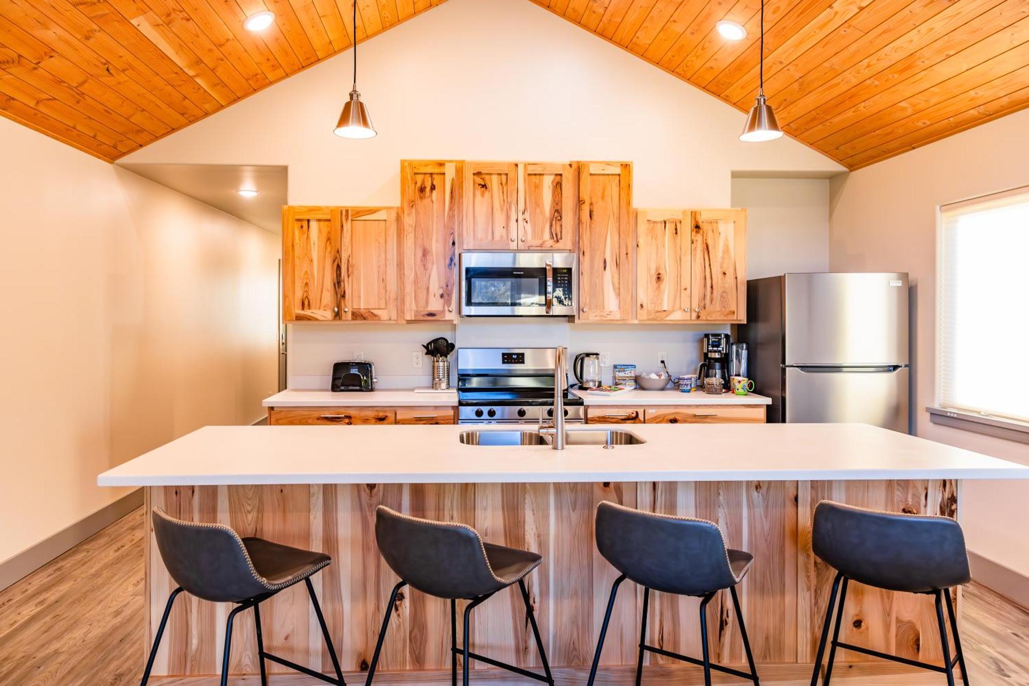 Lakeshore Lodging Suites Хомер Экстерьер фото
