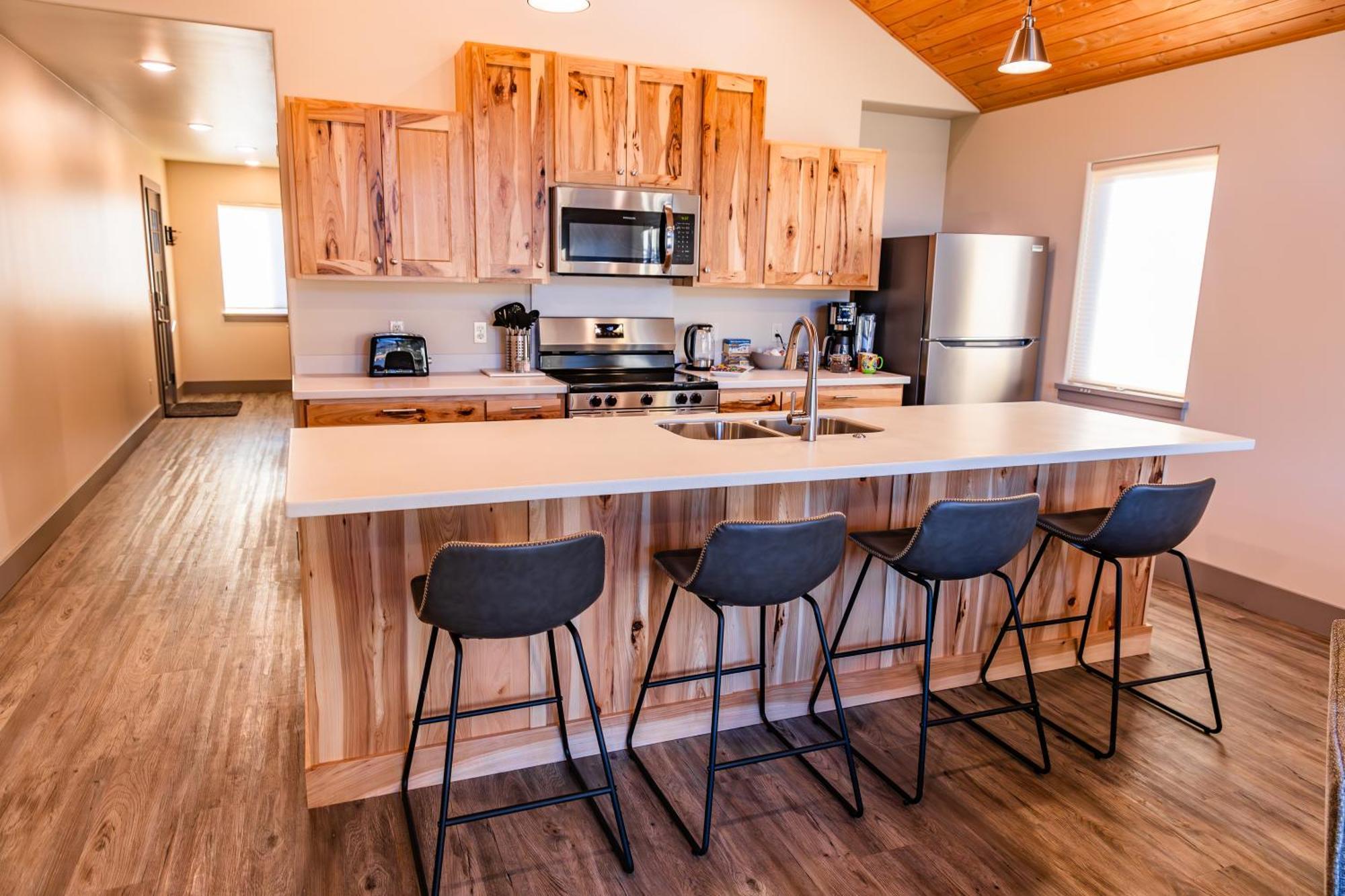 Lakeshore Lodging Suites Хомер Экстерьер фото