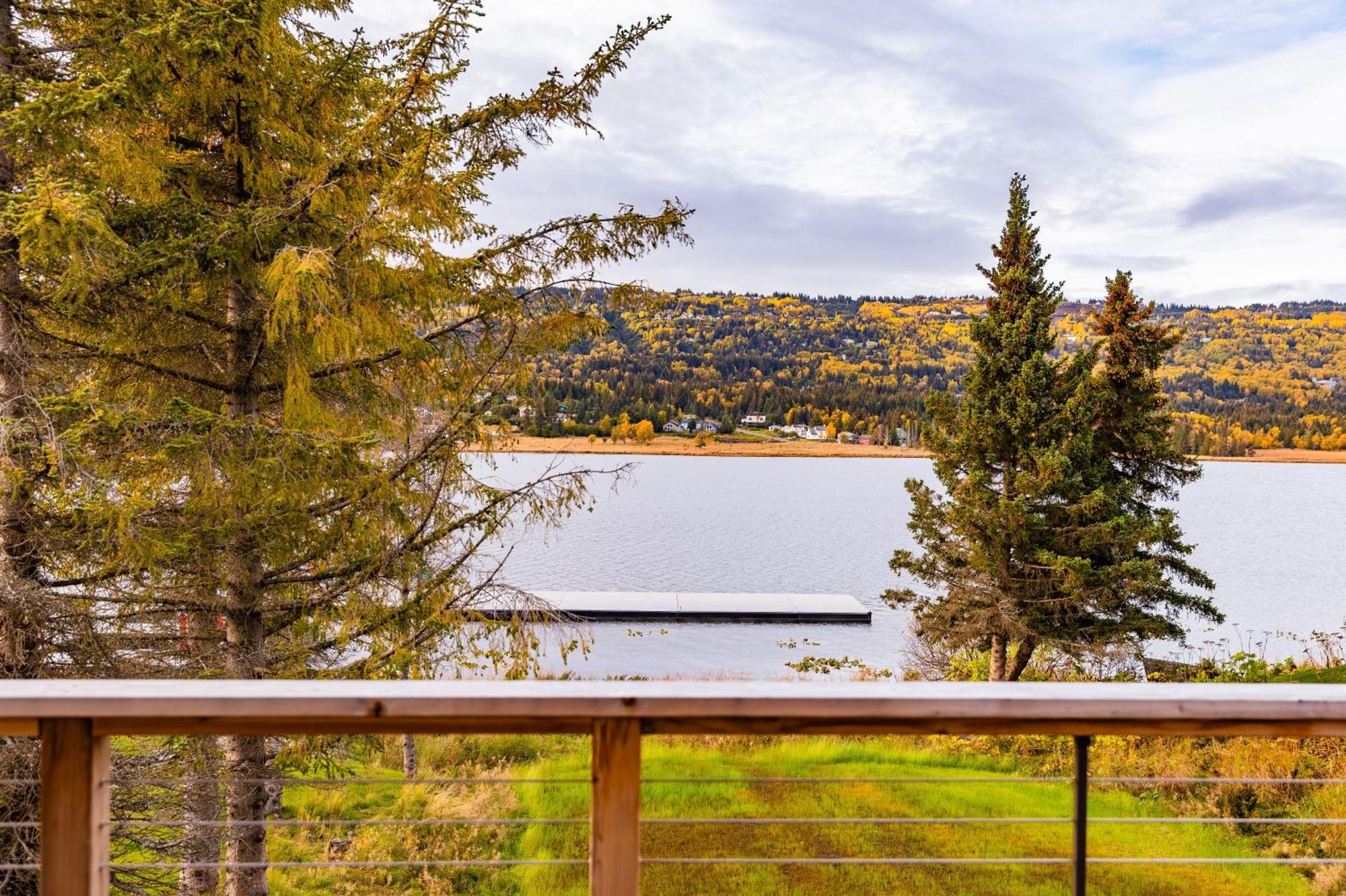 Lakeshore Lodging Suites Хомер Экстерьер фото
