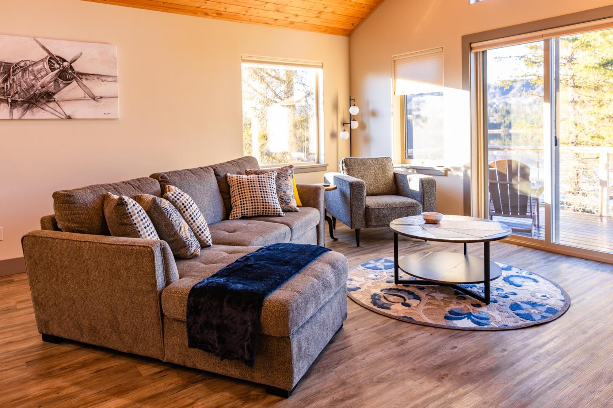 Lakeshore Lodging Suites Хомер Экстерьер фото